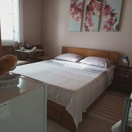 Apartment Fshati Turistik Qerret Vila Engjellushe Rr J Derada Qerret Kavaje